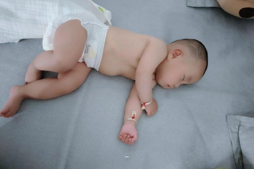 中国澳门宝宝多久会抬头 中国澳门宝宝多久会抬头